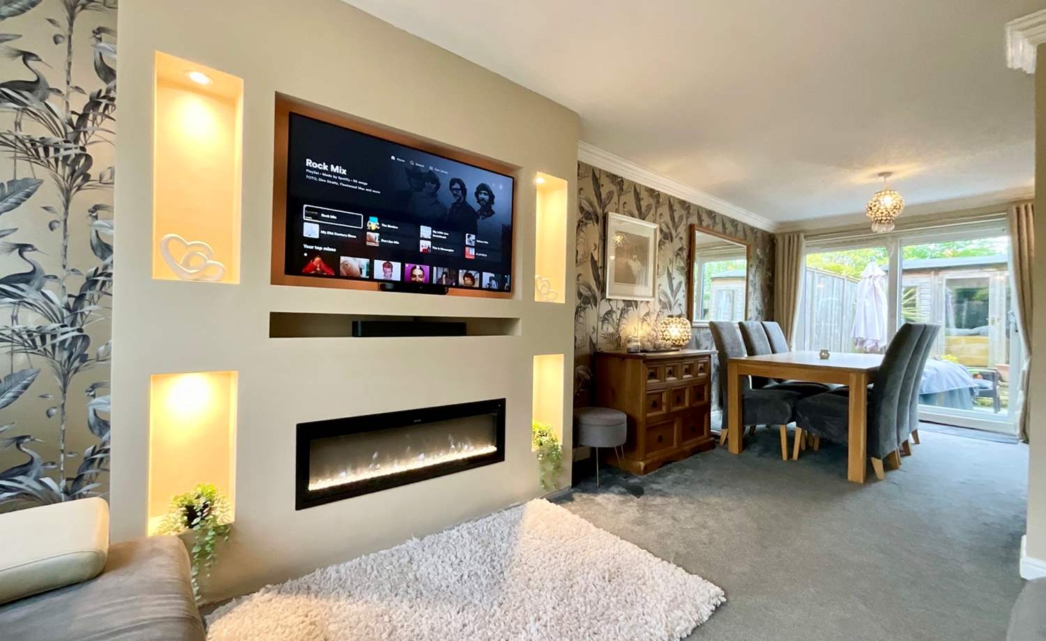 lounge/dining room