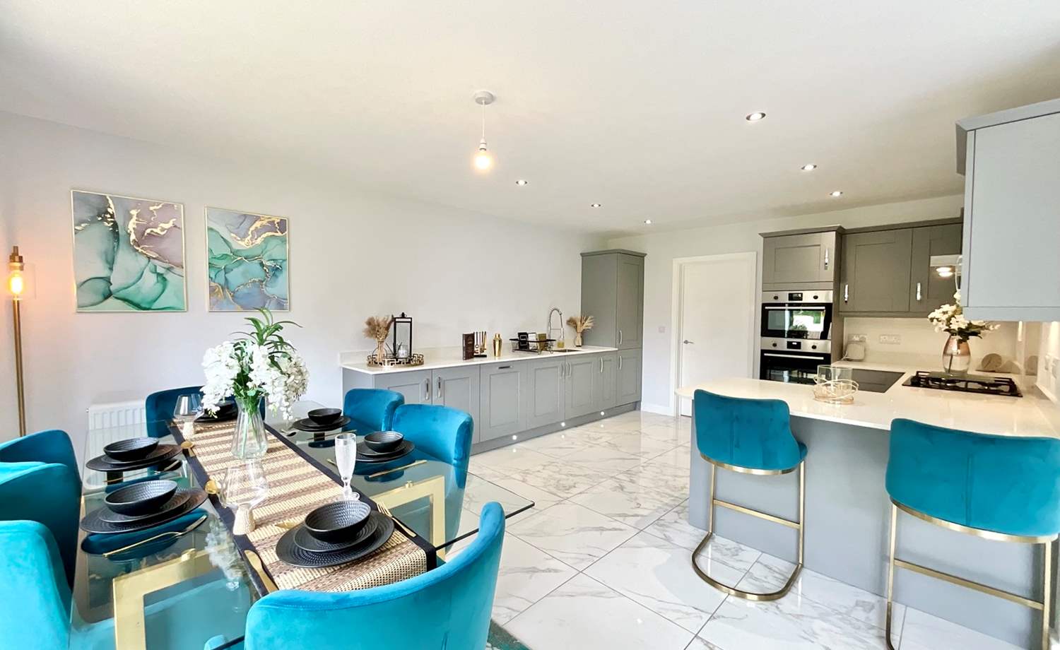 kitchen/dining/living/space