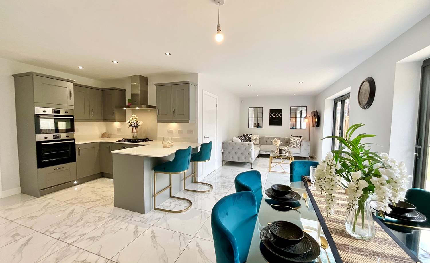 kitchen/living/dining space
