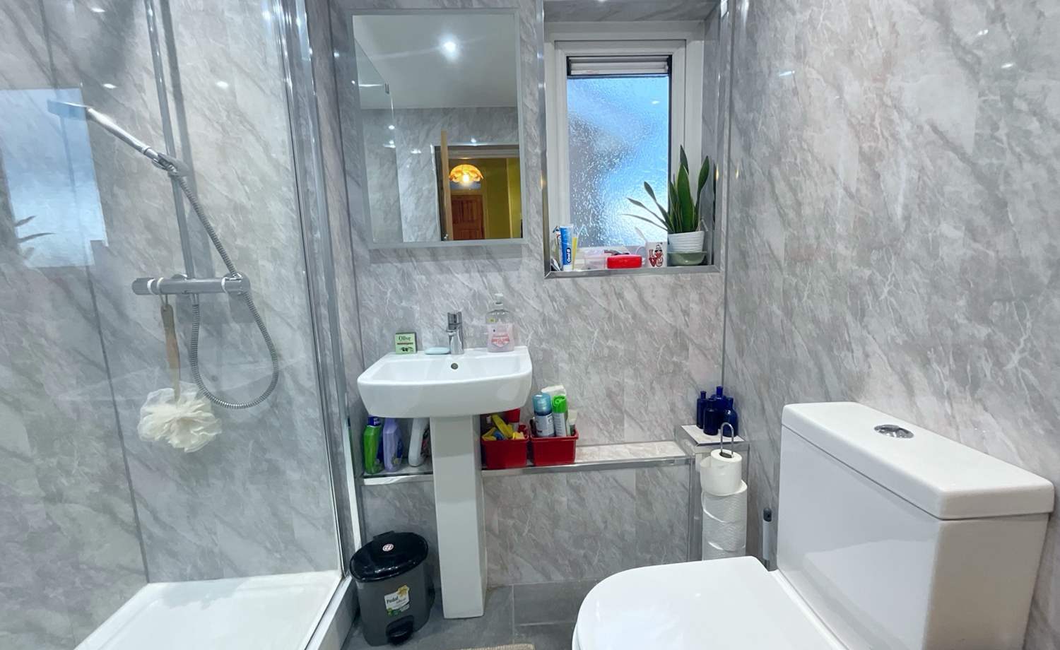 SHOWER ROOM