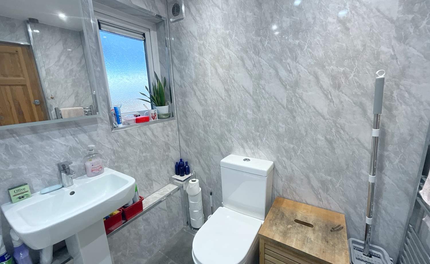 SHOWER ROOM