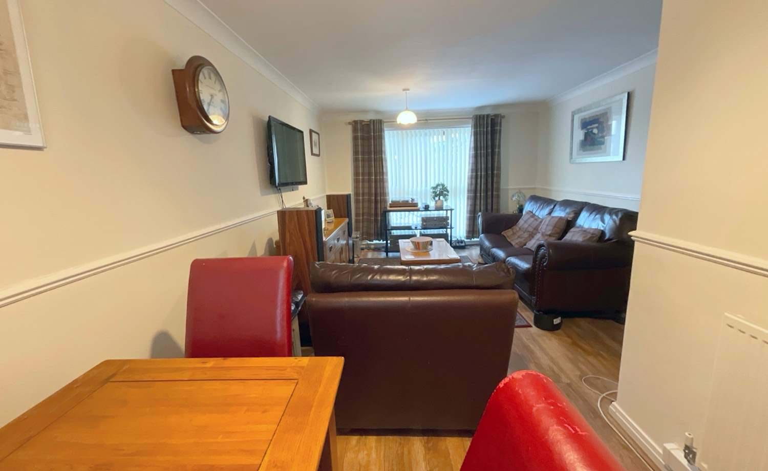 LIVING ROOM/DINING ROOM