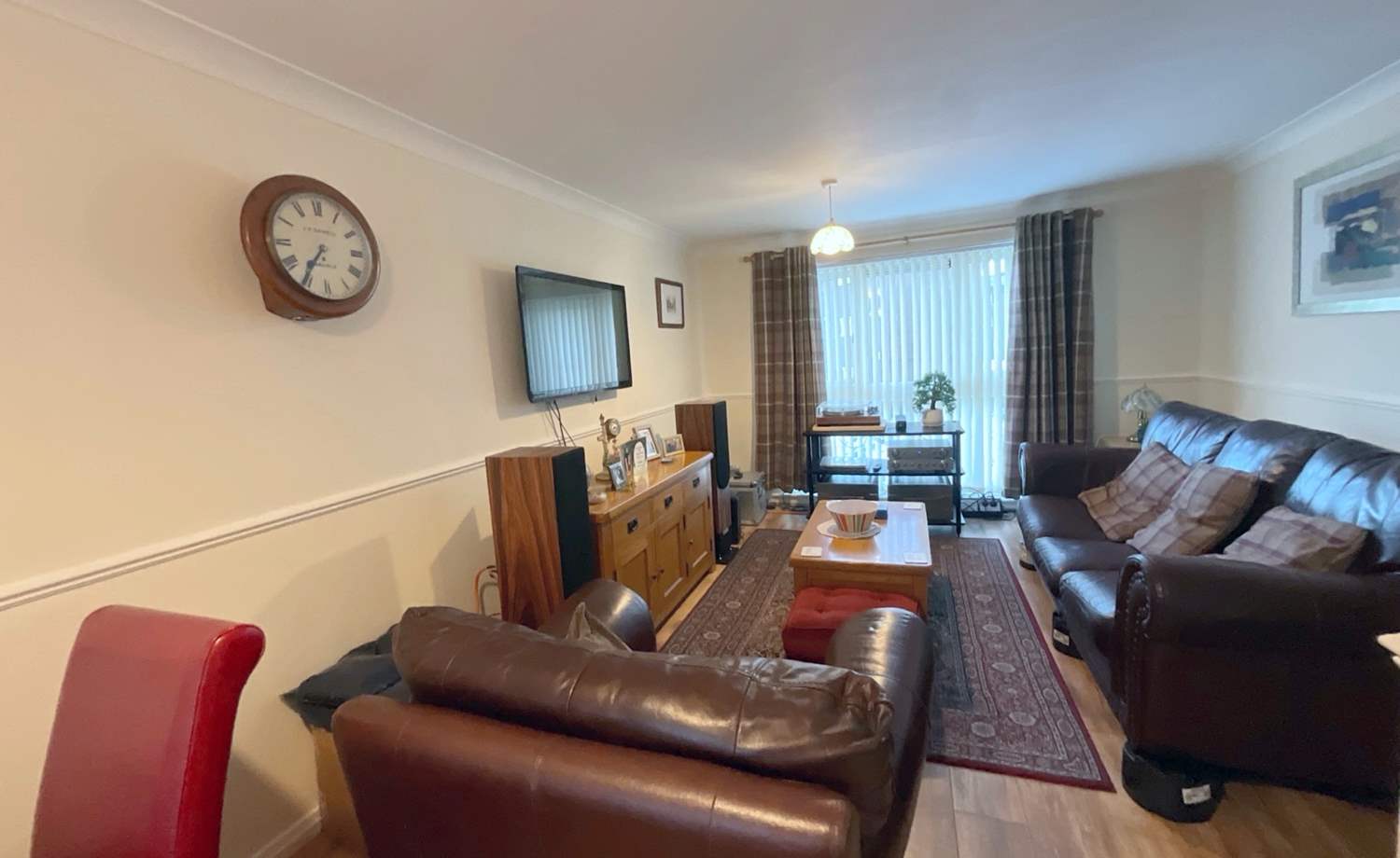 LIVING/DINING ROOM
