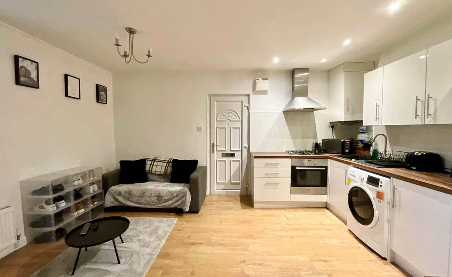 Open plan living/kitchen space