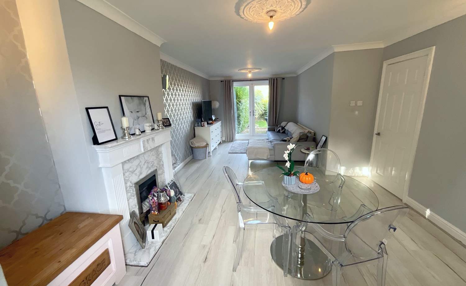 LIVING/DINING ROOM