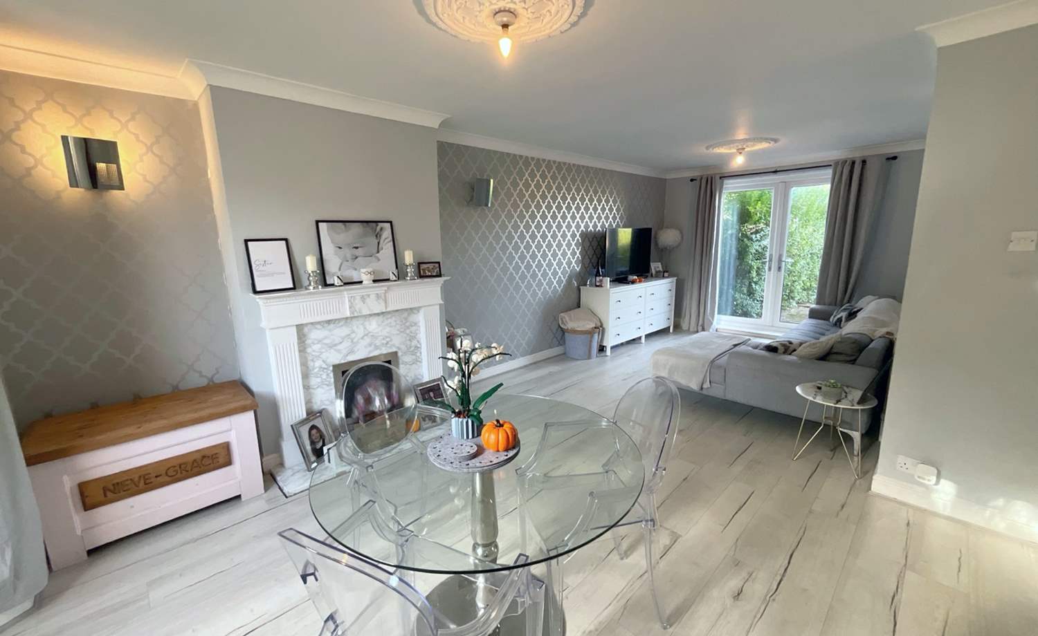 LIVING/DINING ROOM