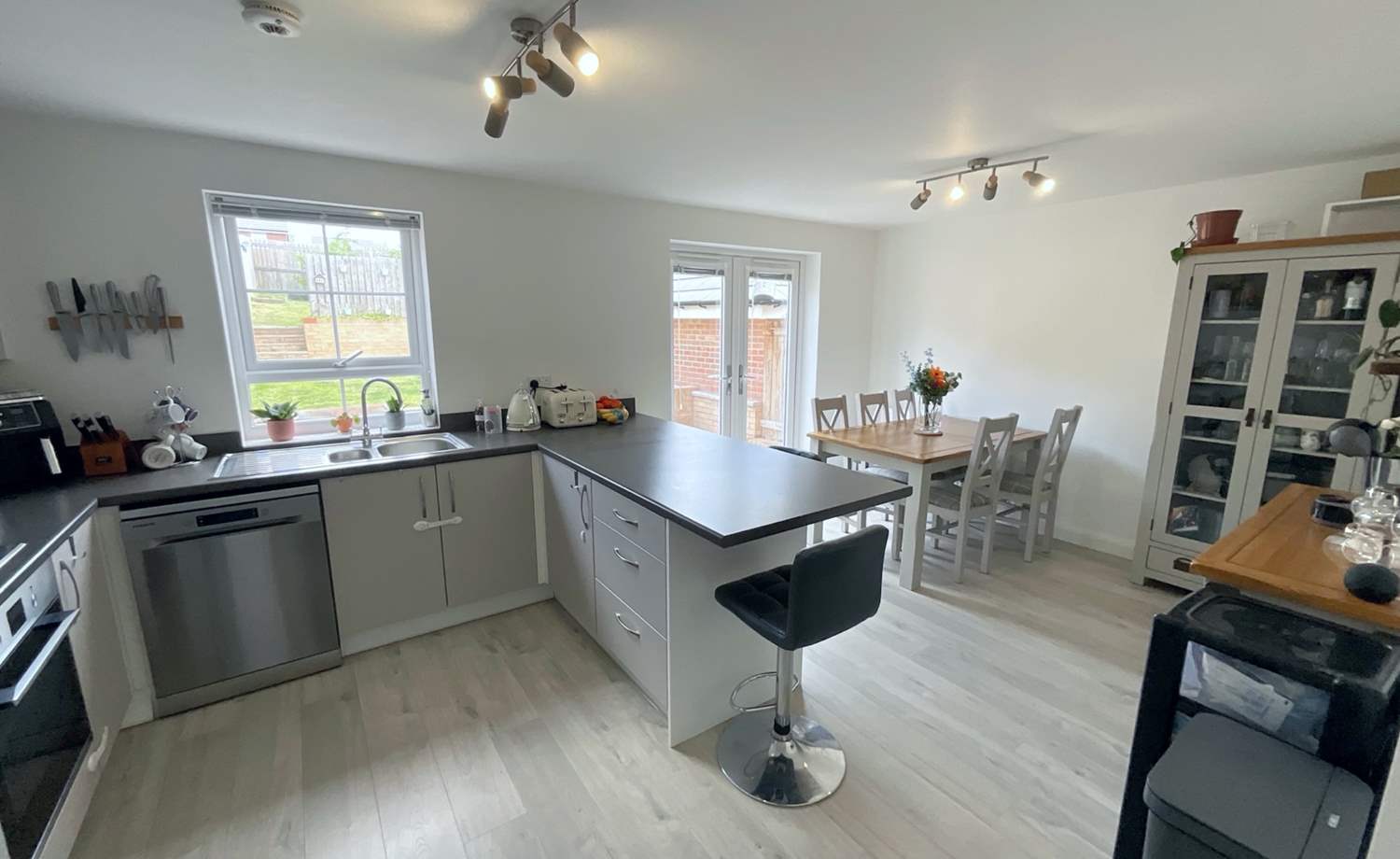 kitchen/dining room