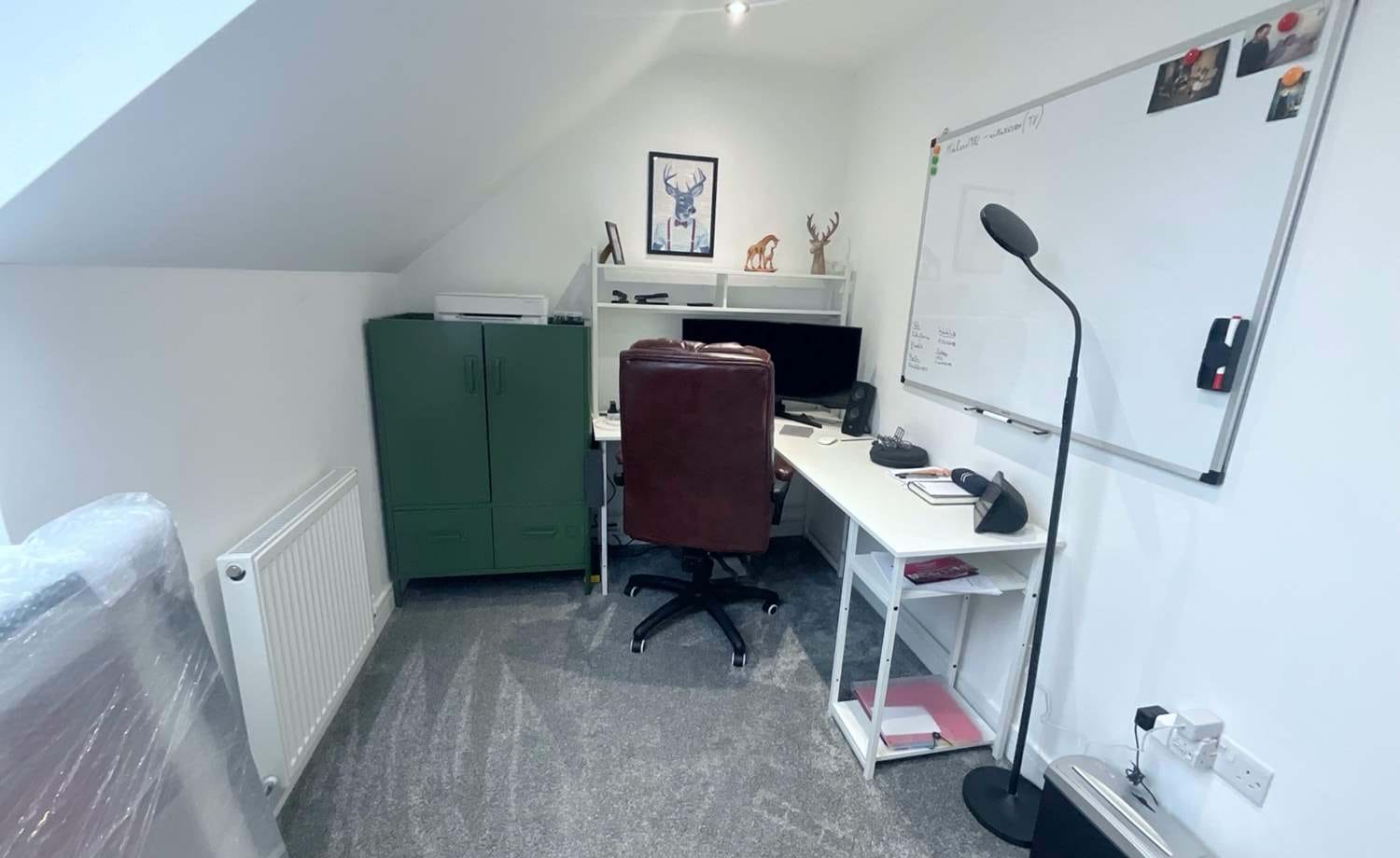 bedroom/office