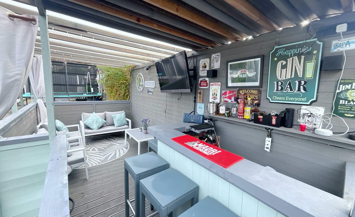 bar