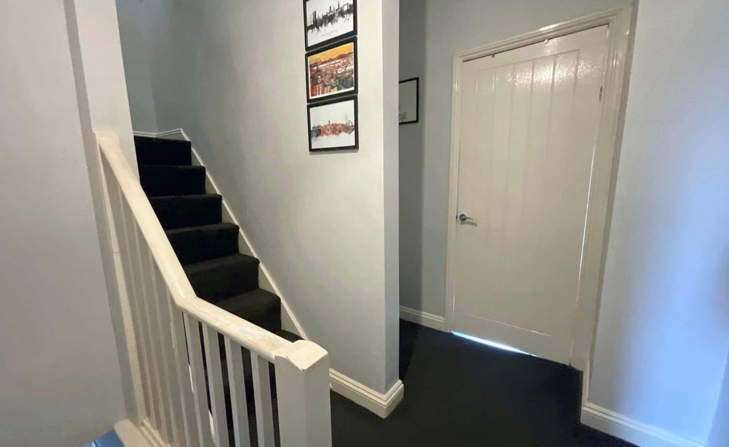 STAIRS/LANDING