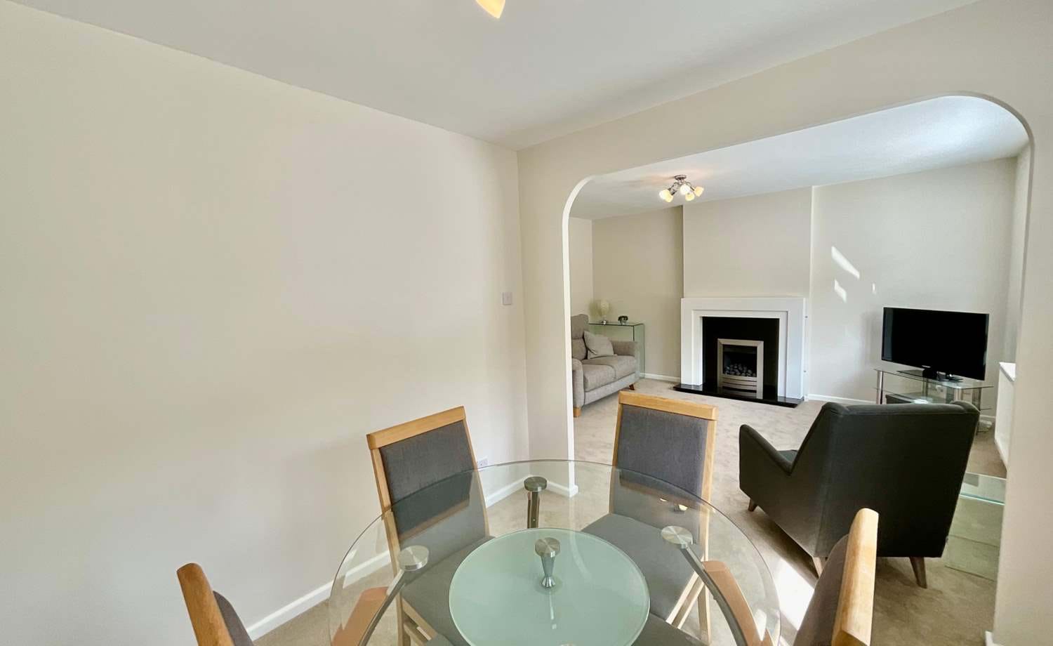 Lounge & Dining Area