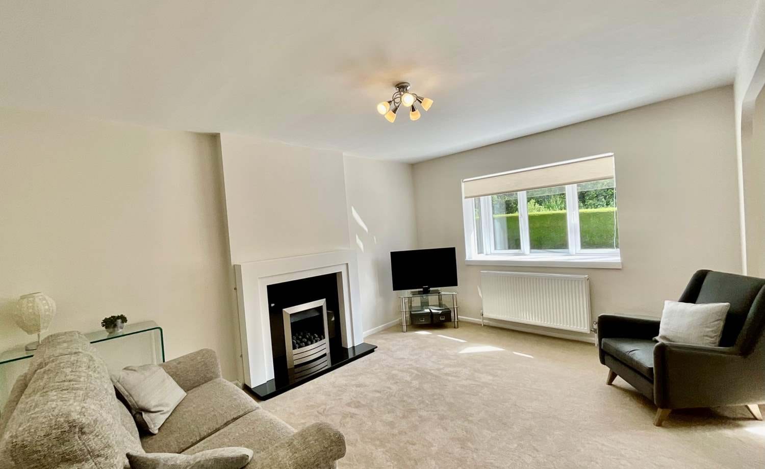 Lounge & Dining Area