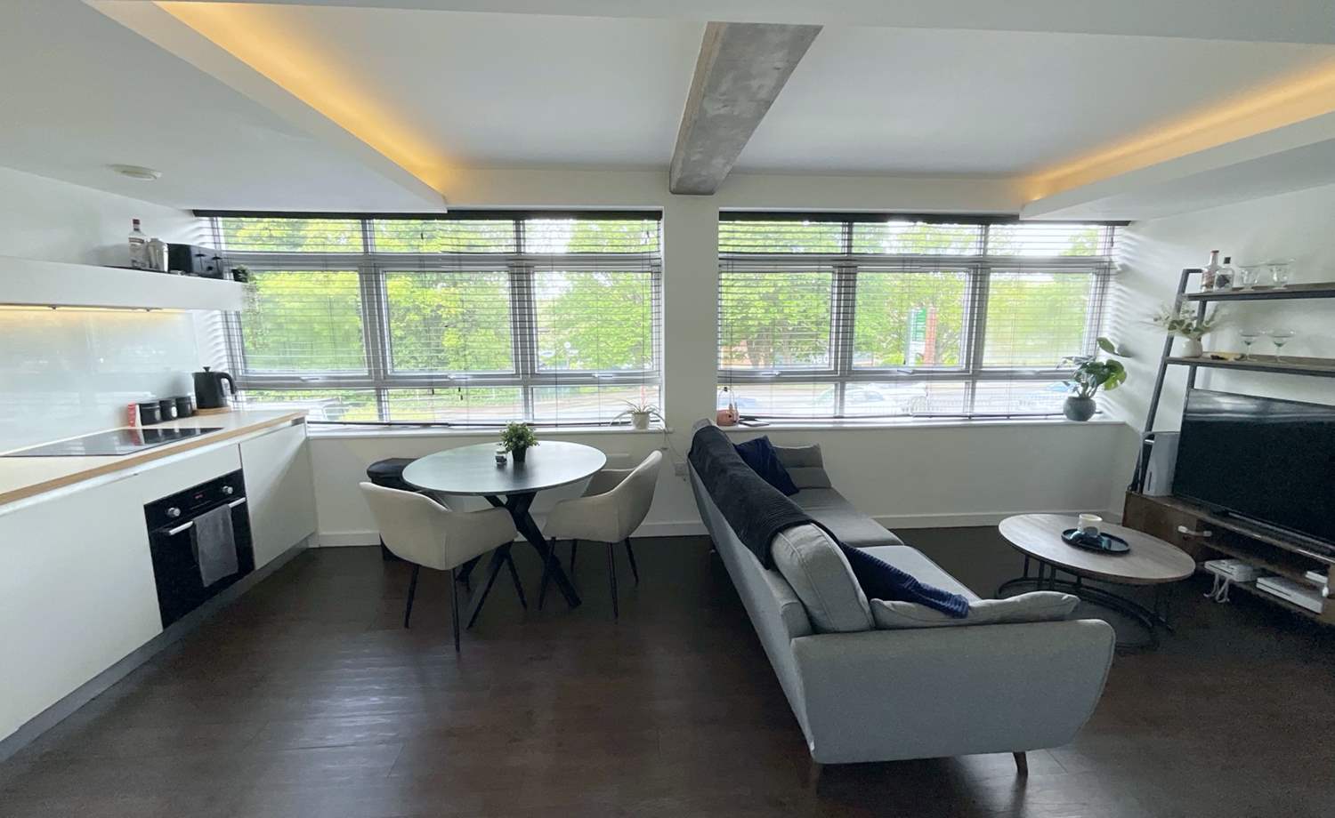 LIVING ROOM/DINER