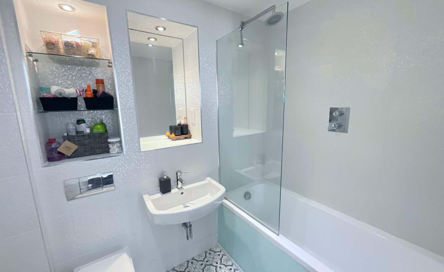 SHOWER ROOM