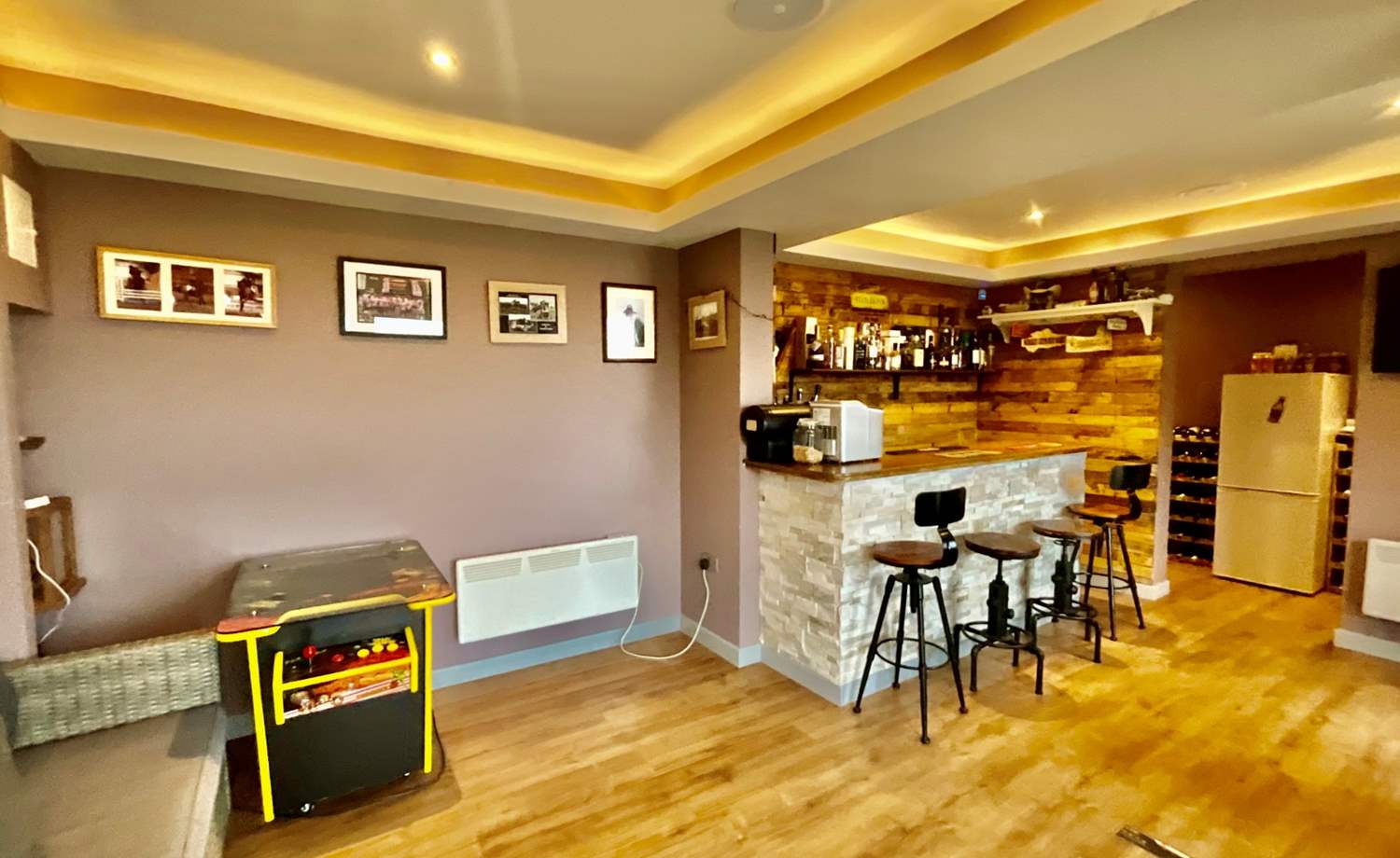 Annexe Bar/ Workplace / Bedroom