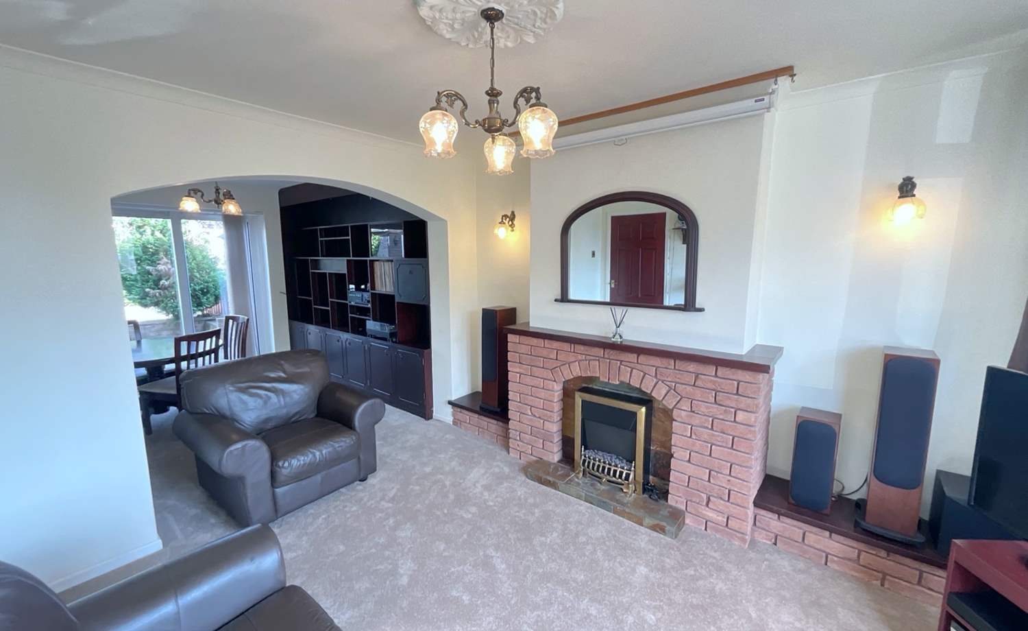 LIVING ROOM/DINER