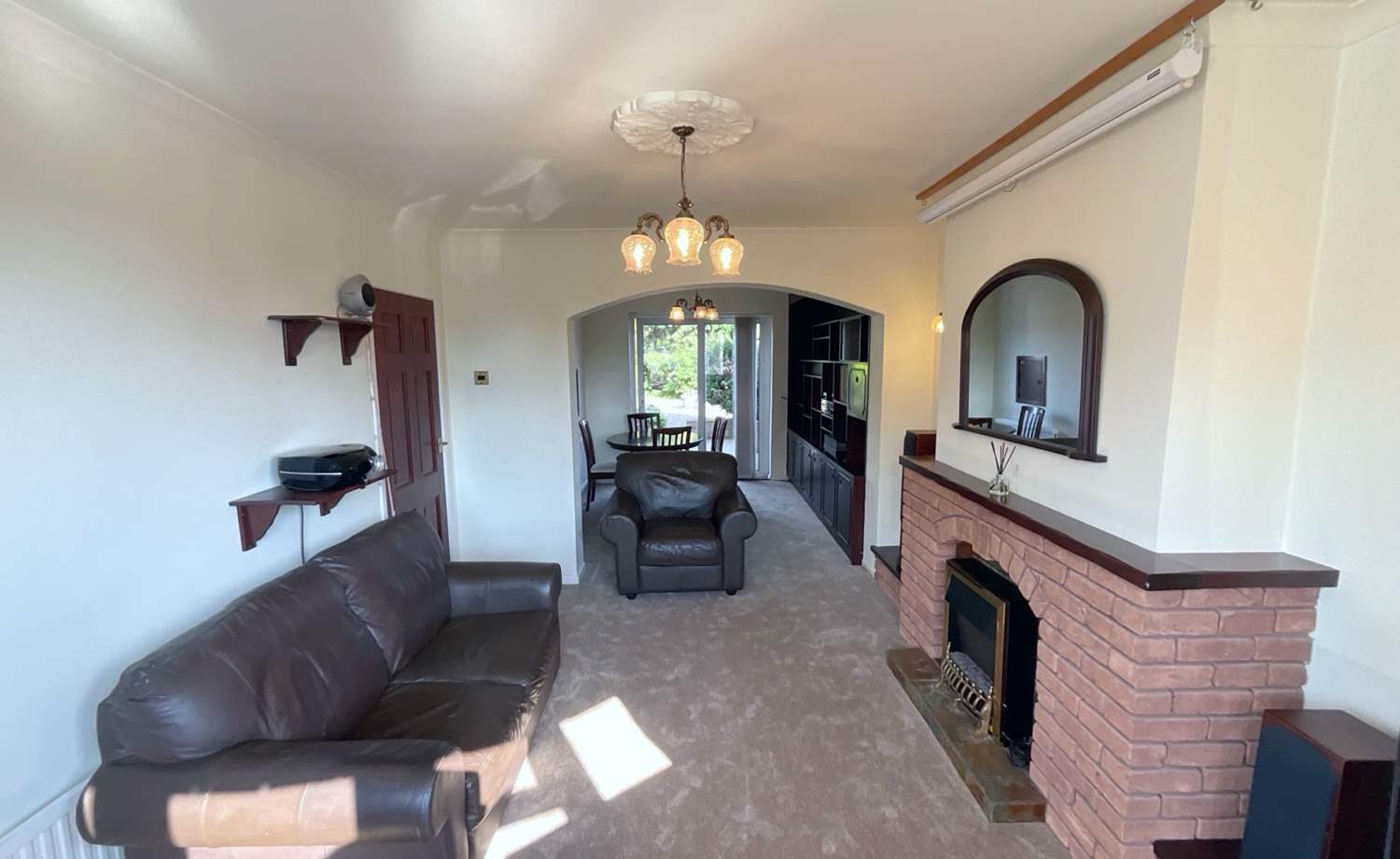 LIVING ROOM/DINER