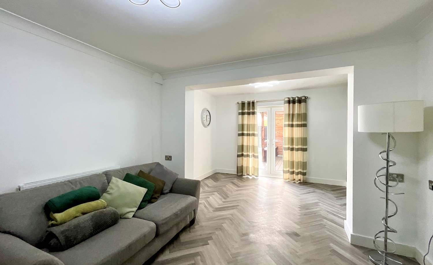 open plan living/dining space