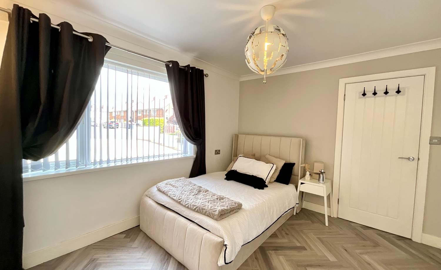 bedroom/living room