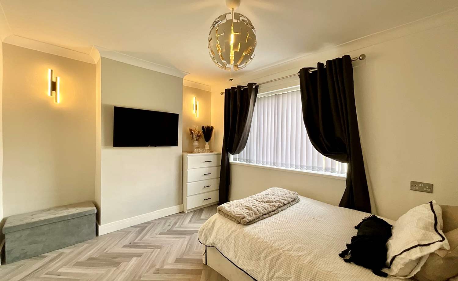 bedroom 4/living room