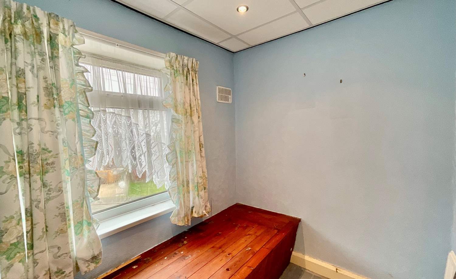 Office/ Dressing room