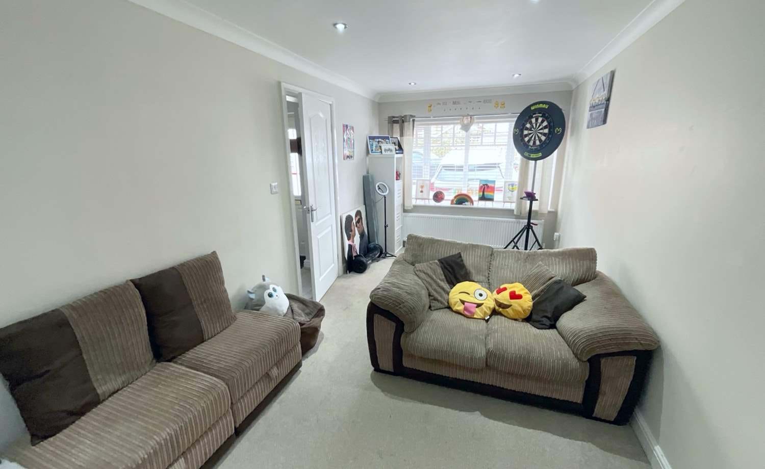 GARAGE/GAMES ROOM