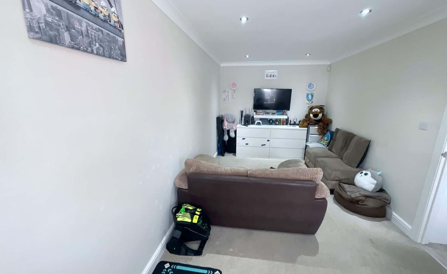 GARAGE/GAMES ROOM