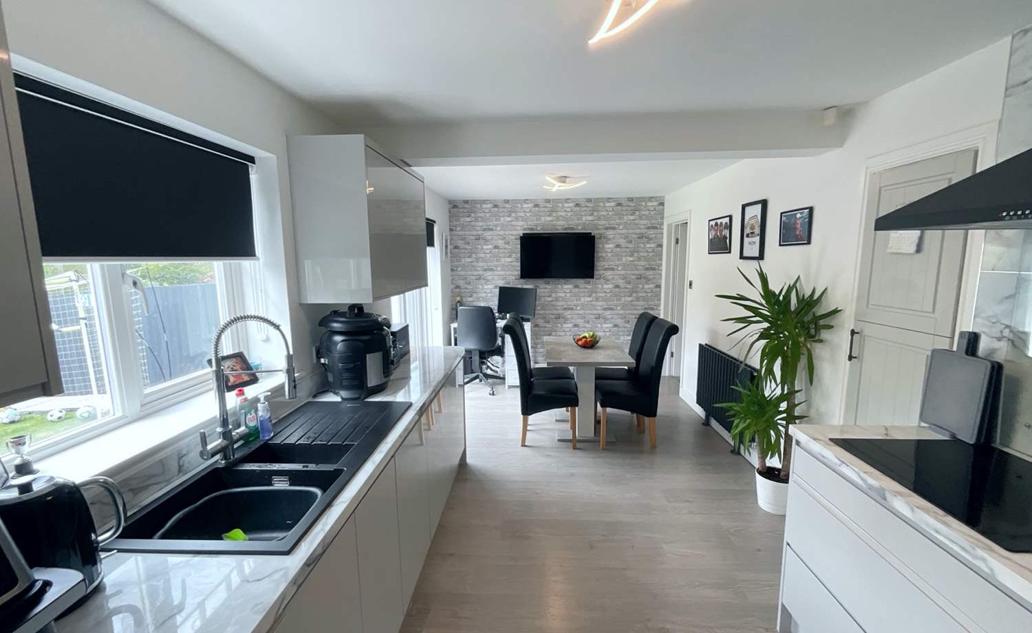 KITCHEN/DINER