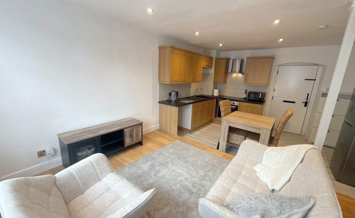 kitchen/living room