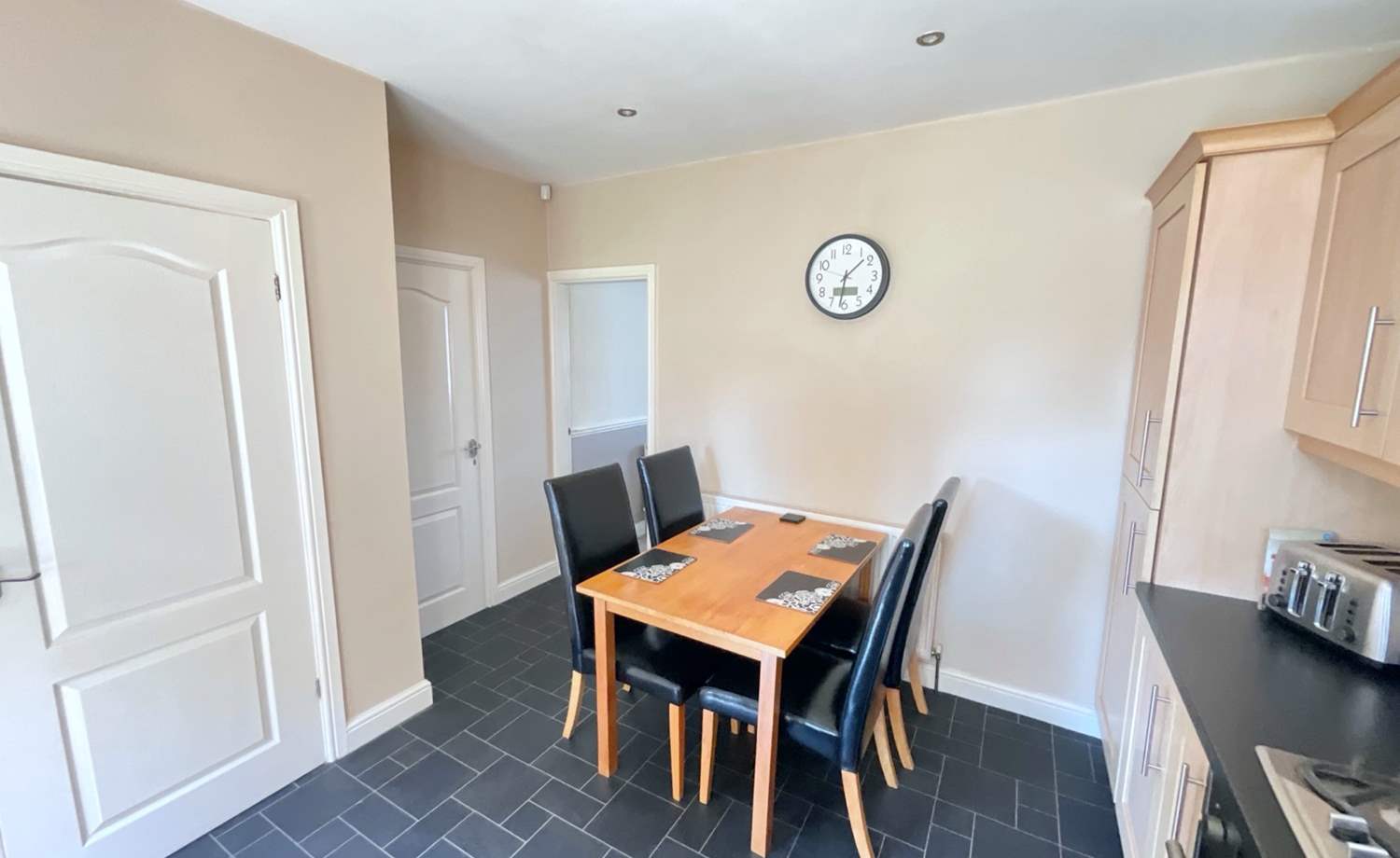 KITCHEN/DINER