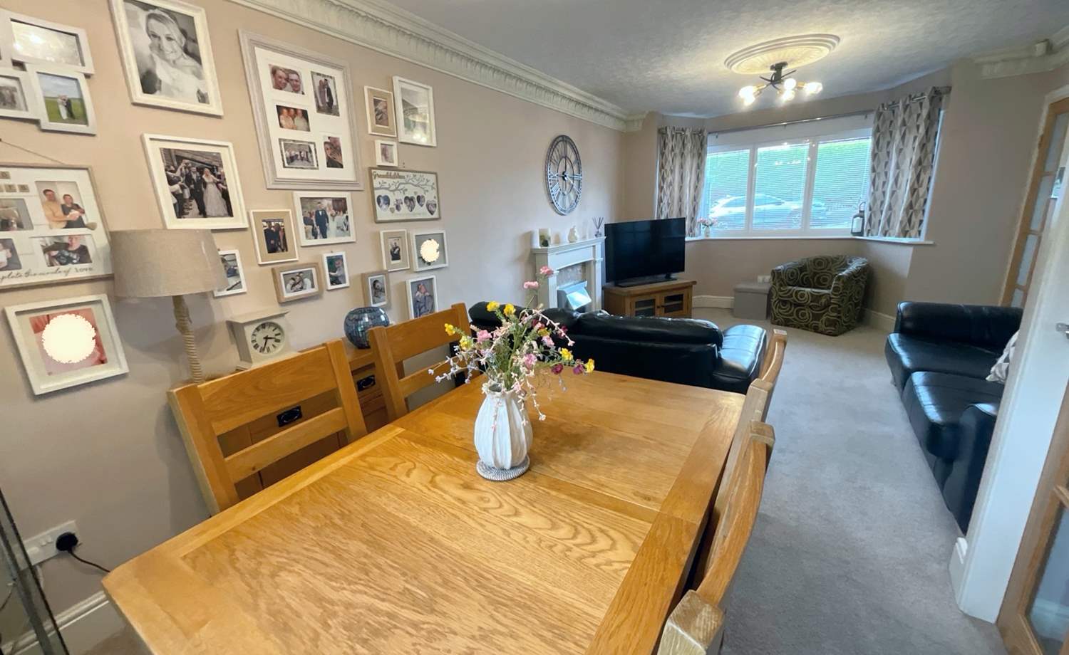 living room/diner