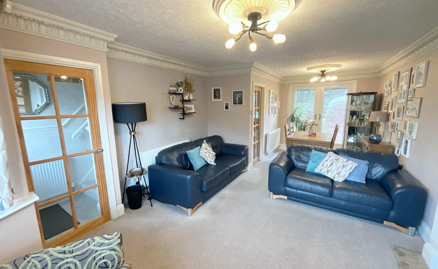 living room/diner
