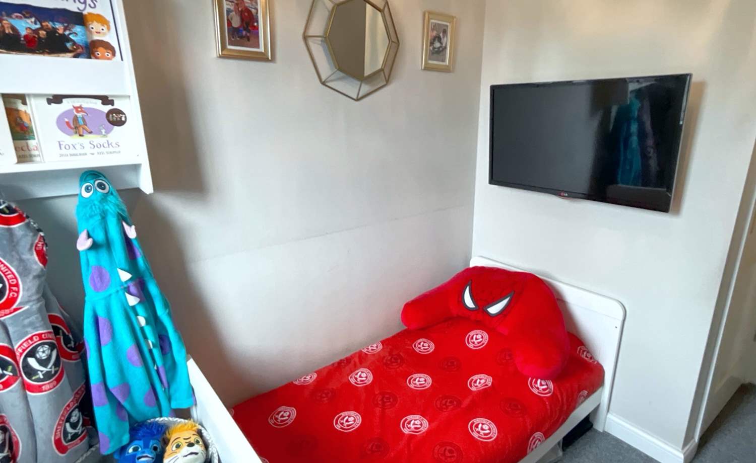 BEDROOM