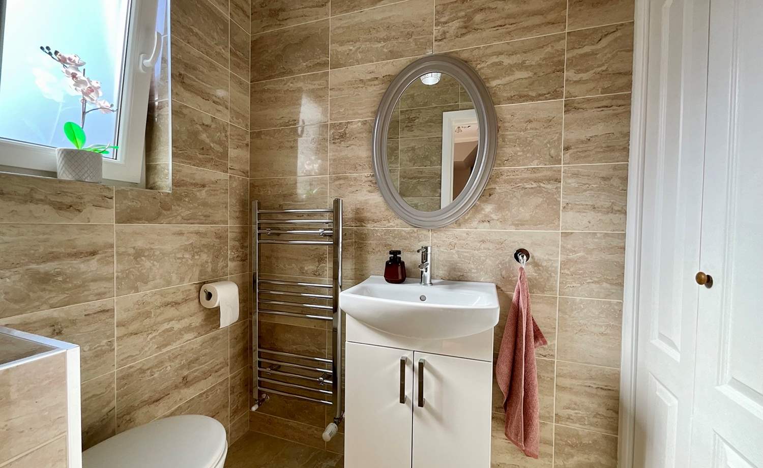 Dowstairs wc
