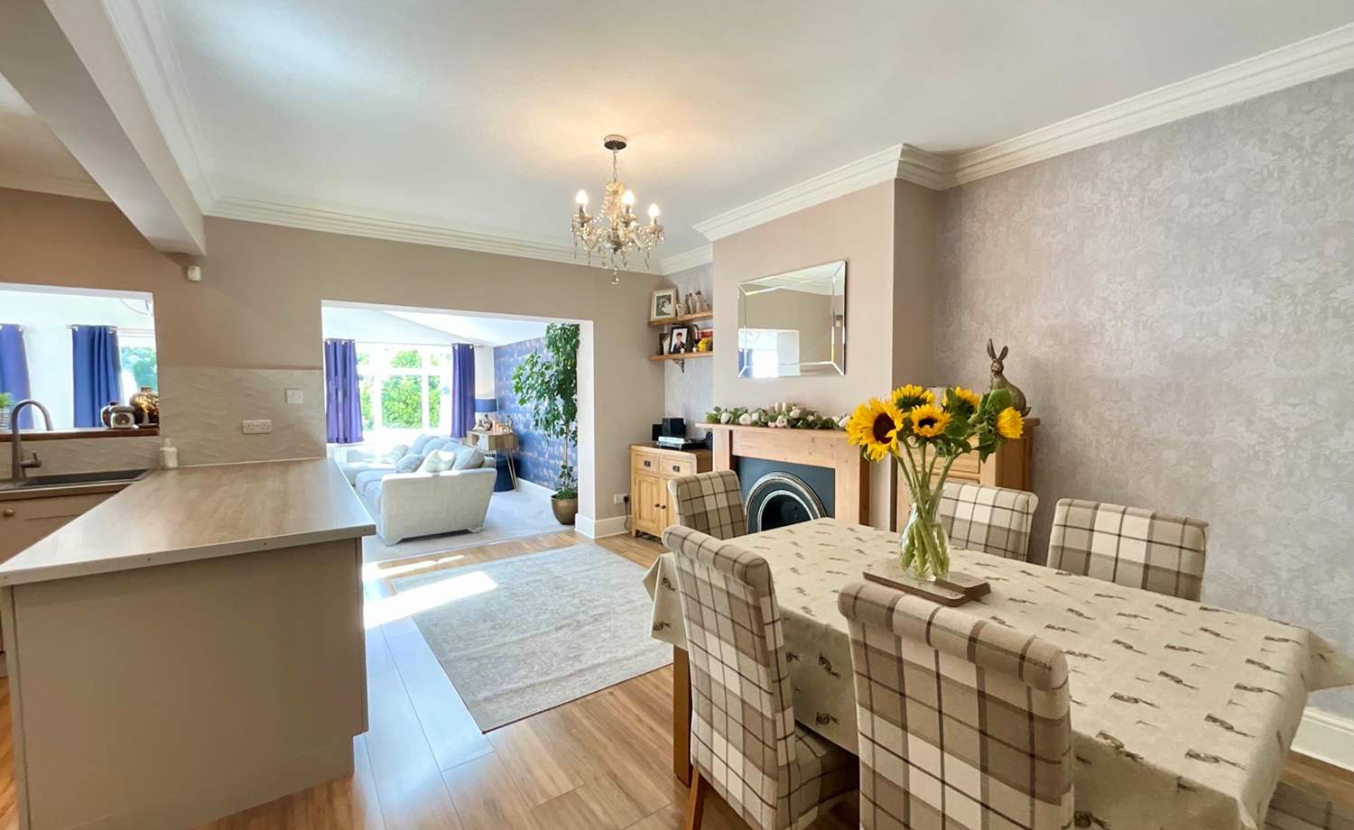 open plan living/kitchen/dining space