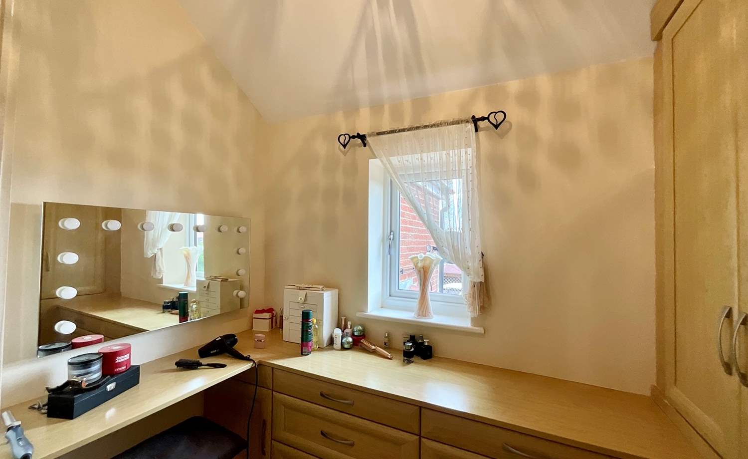 bedroom 4/dressing room