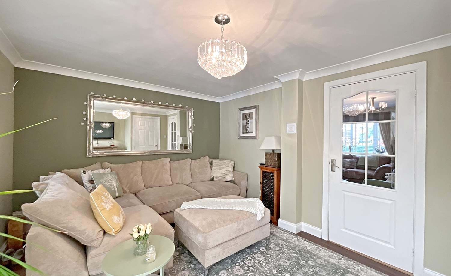 sitting room/dining room