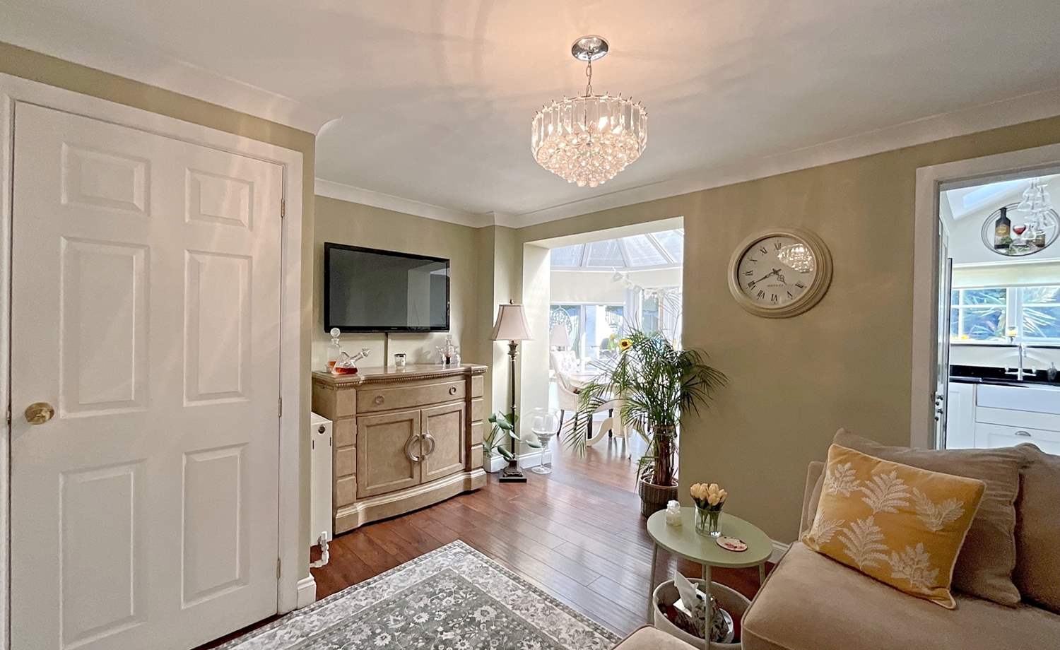 sitting room/dining room