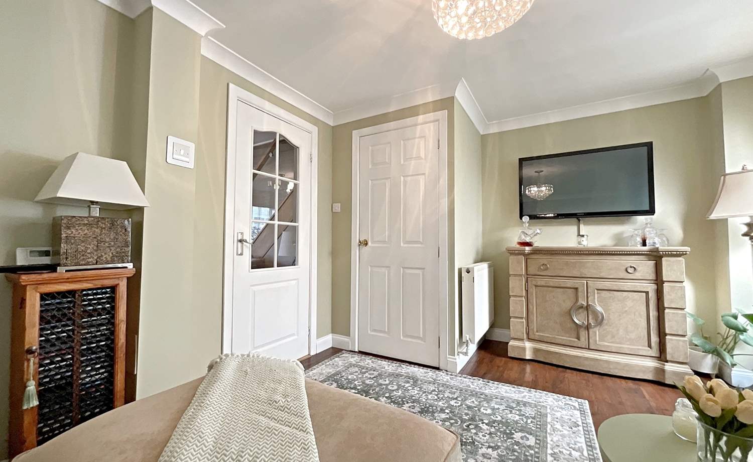 sitting room/dining room