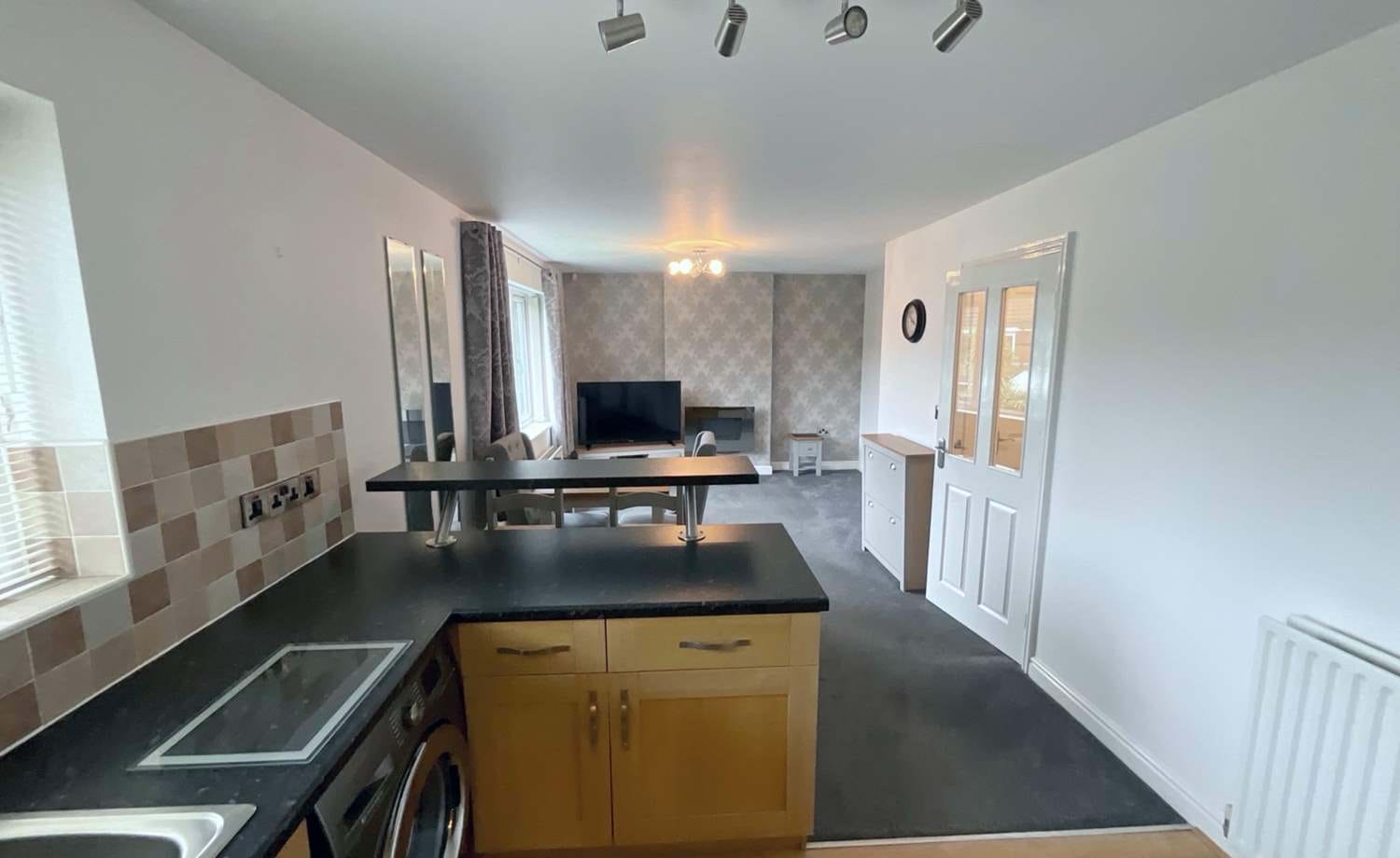 KITCHEN/LIVING ROOM