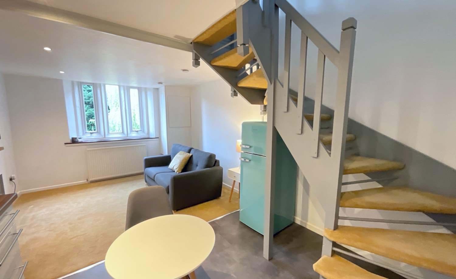 KITCHEN/LIVING ROOM