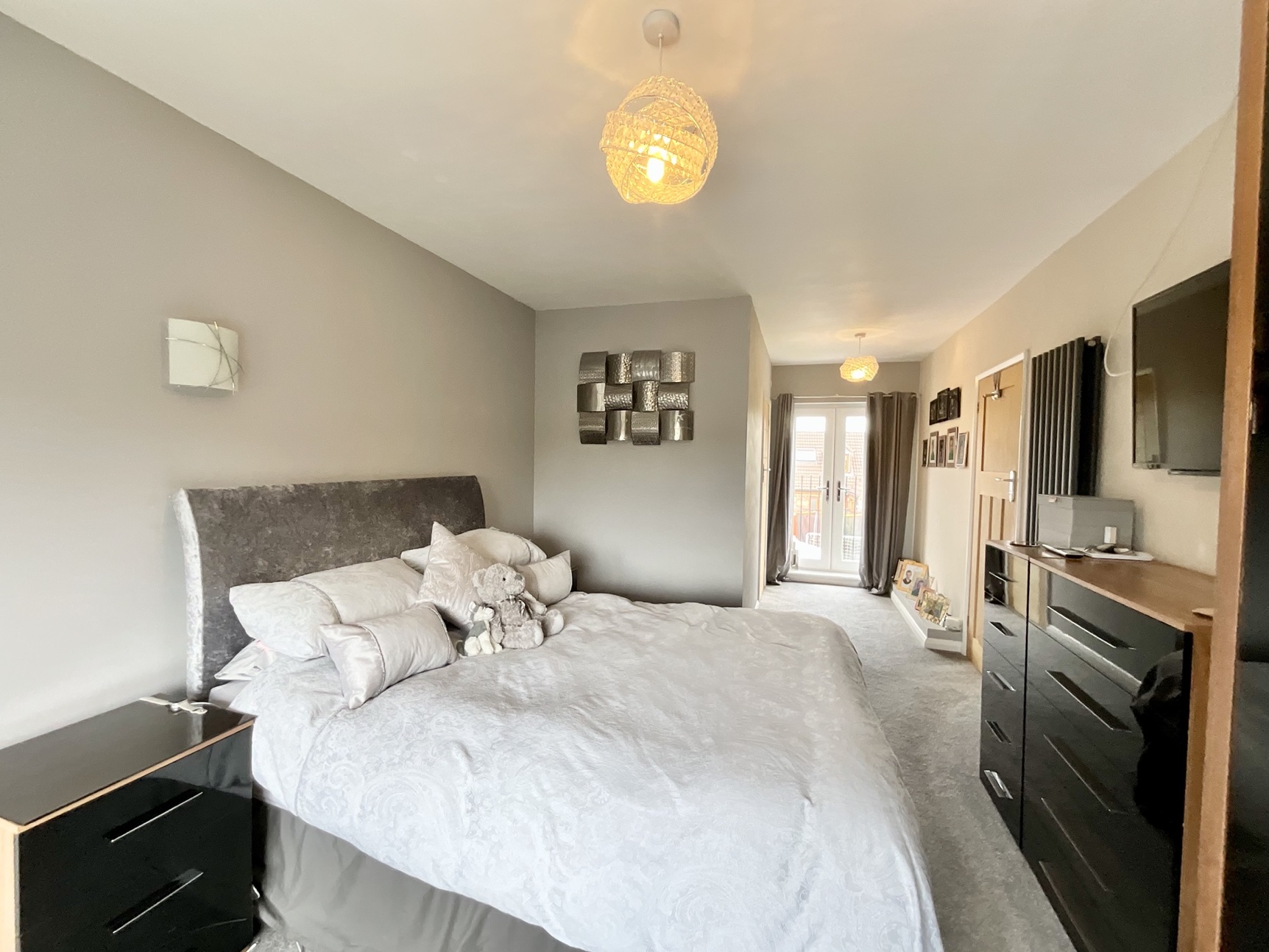 Estate Agent Sheffield and Rotherham and Worksop 2Roost