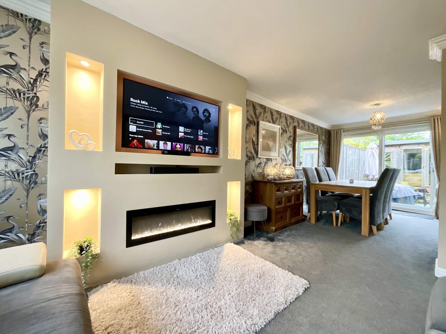lounge/dining room