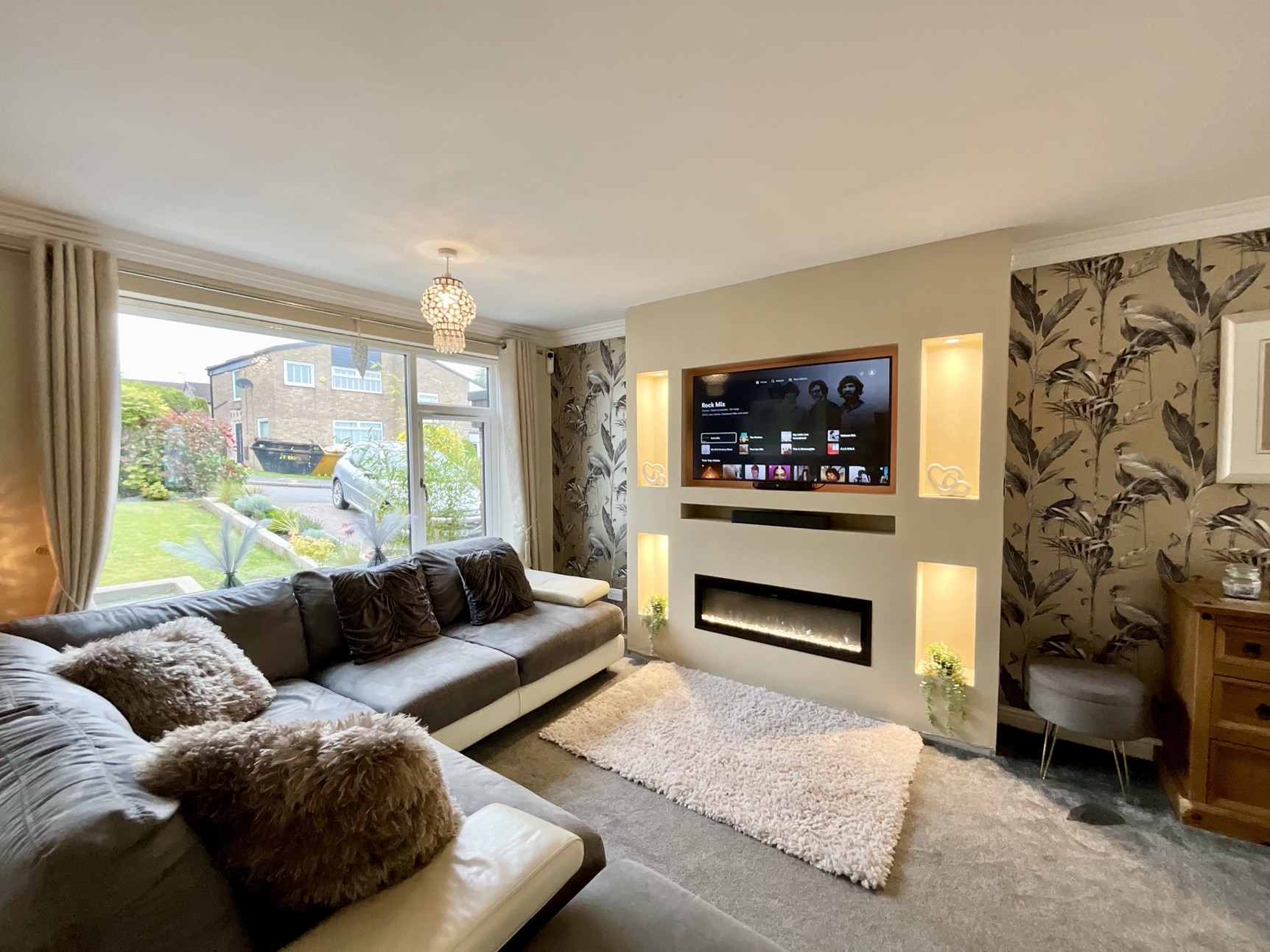 lounge/dining room