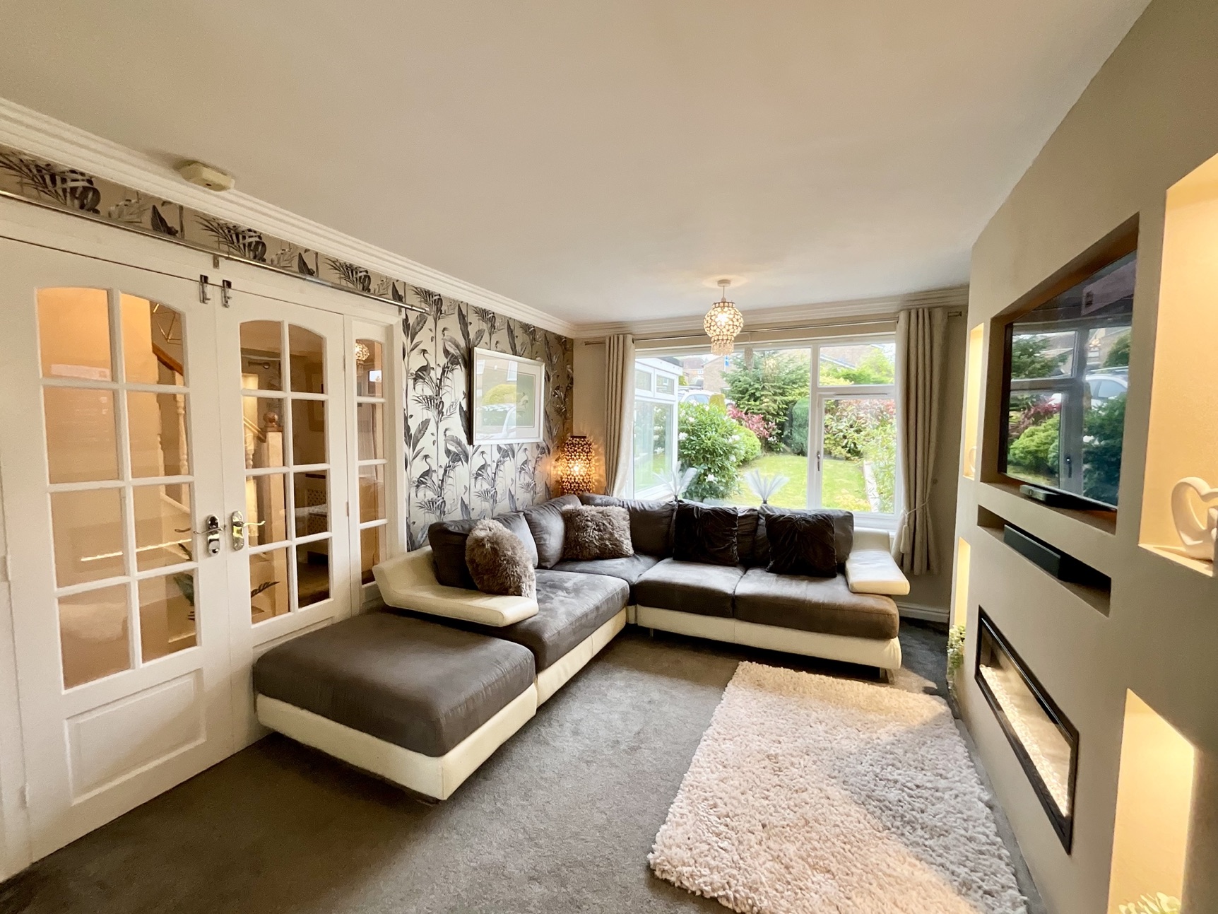 lounge/dining room