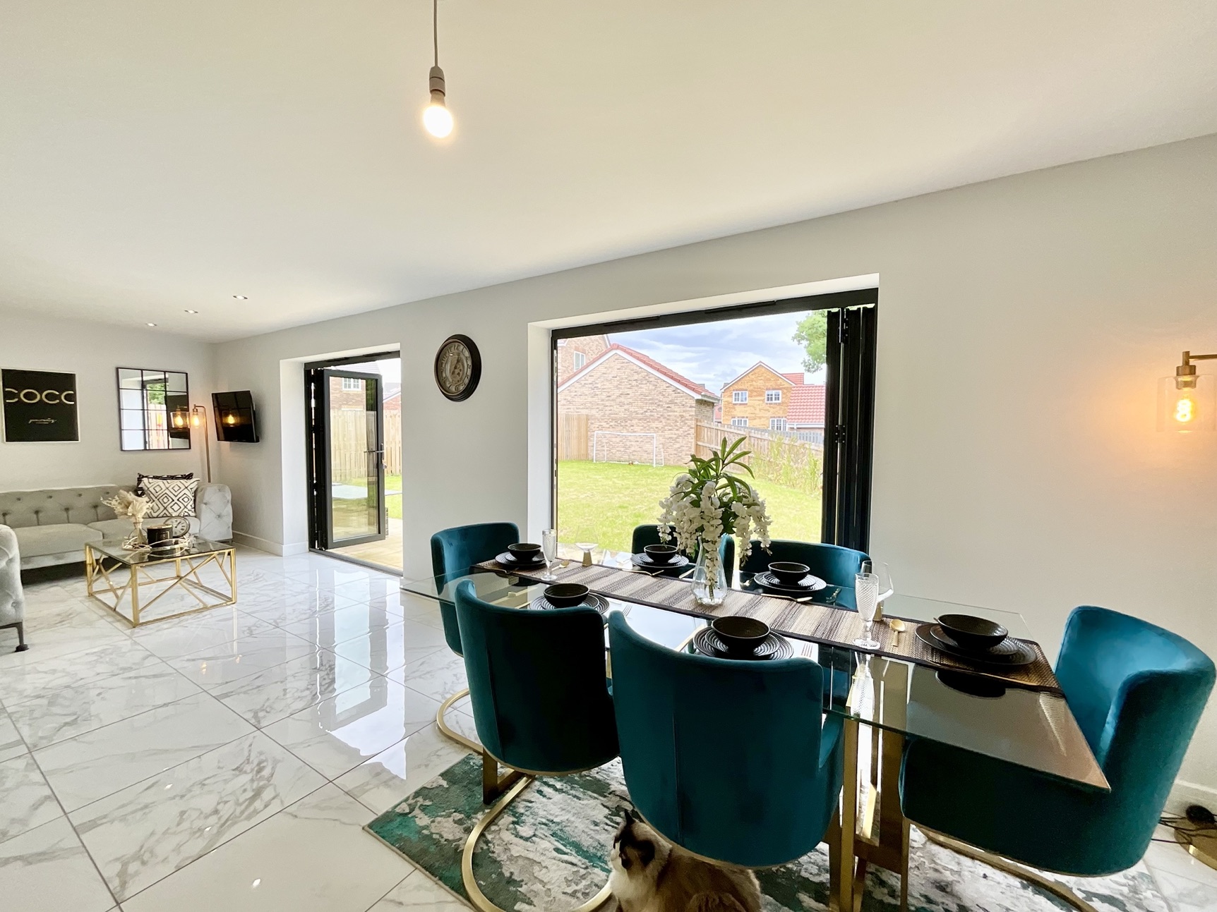 kitchen/living/space