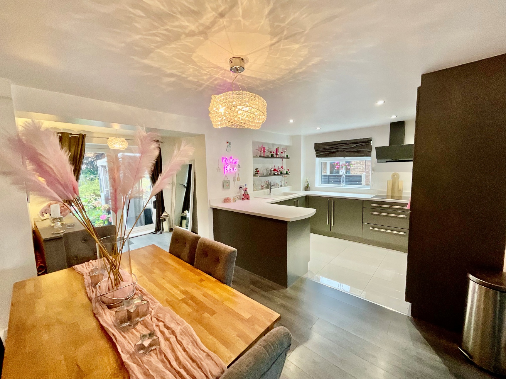 Kitchen Diner 