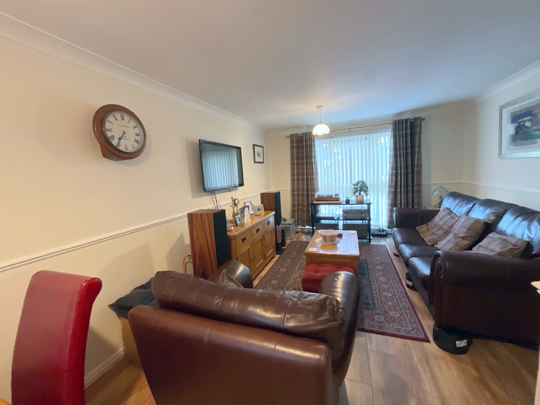 LIVING/DINING ROOM 