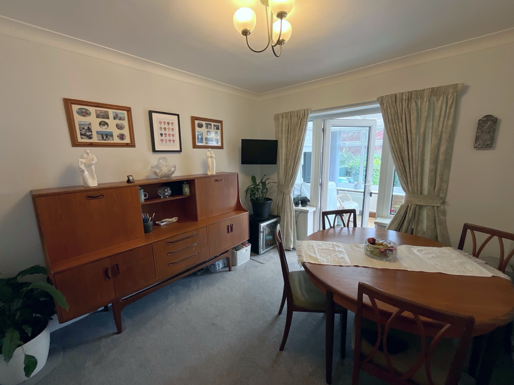 dining room 