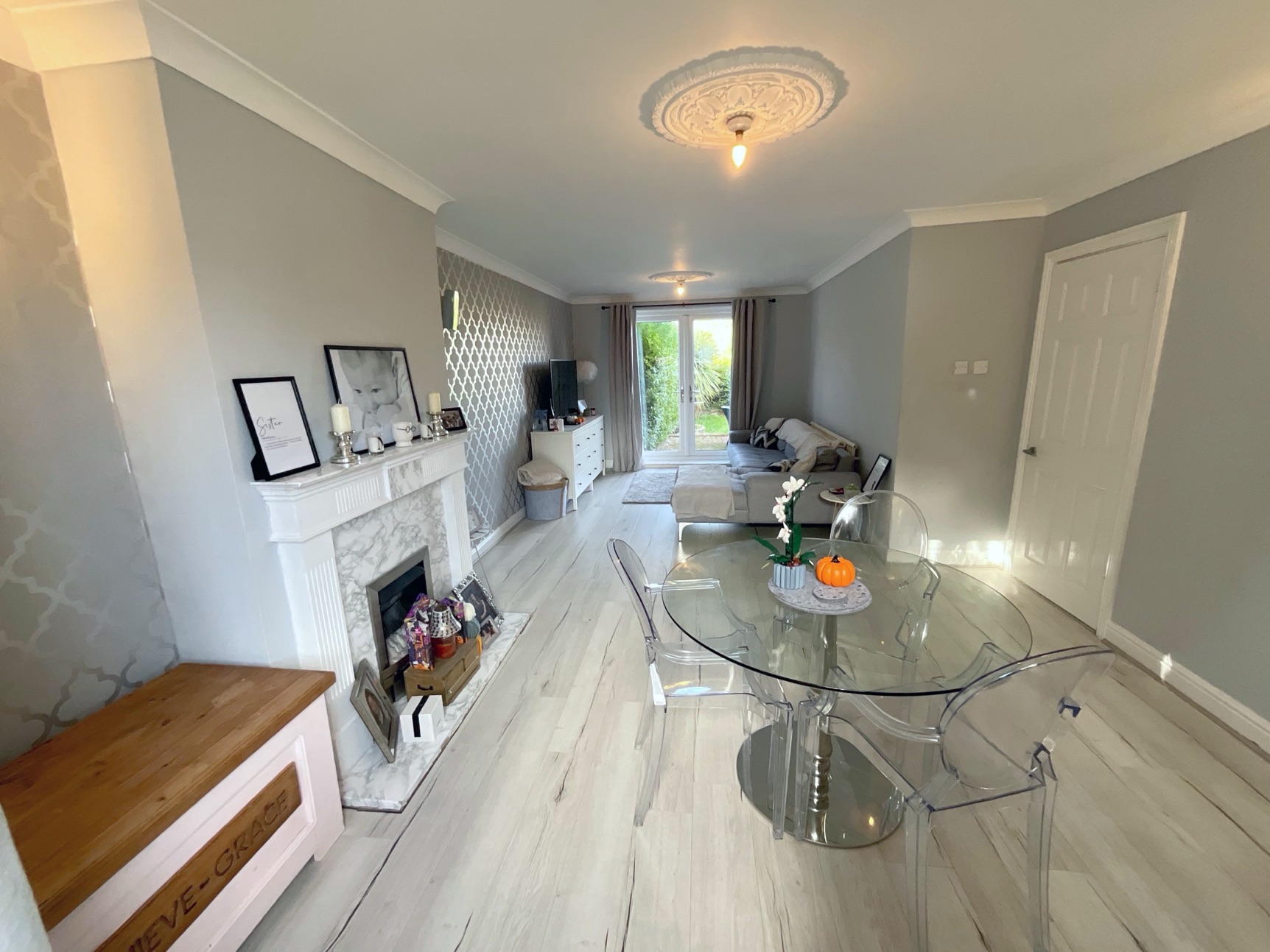 LIVING/DINING ROOM 